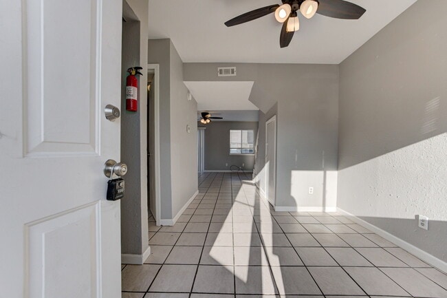 Building Photo - 1622 Claudia Dr