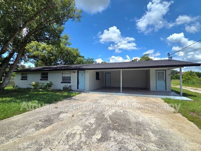 Foto del edificio - 7924 N Socrum Loop Rd