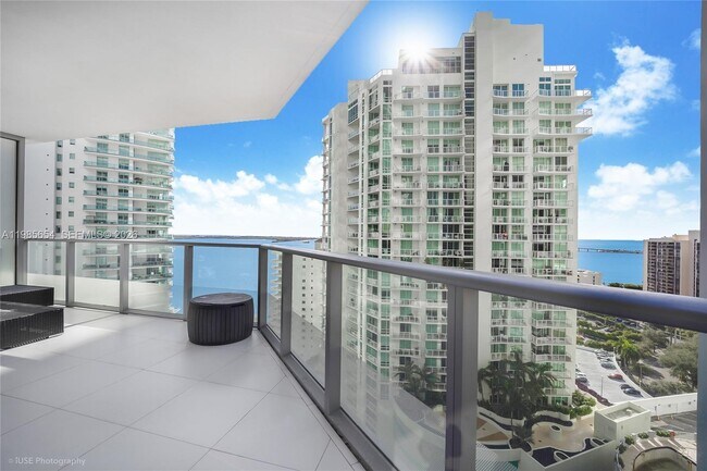 Foto del edificio - 1300 Brickell Bay Dr