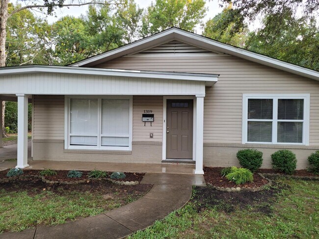 Building Photo - 1319 Garvin St
