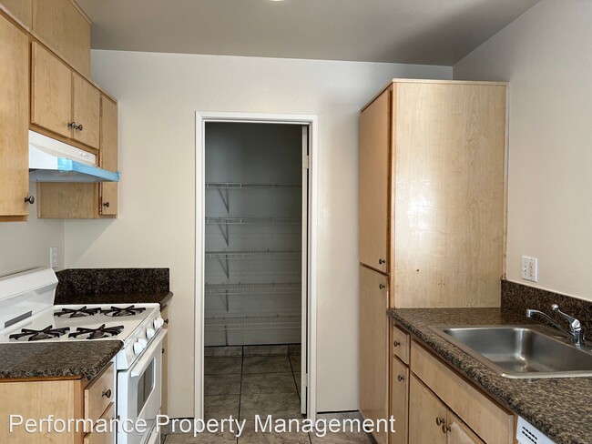 Building Photo - 4 br, 2 bath House - 1200 Erie St