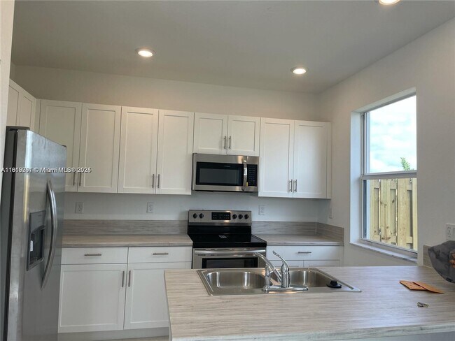Foto del edificio - 2627 SE 12th St