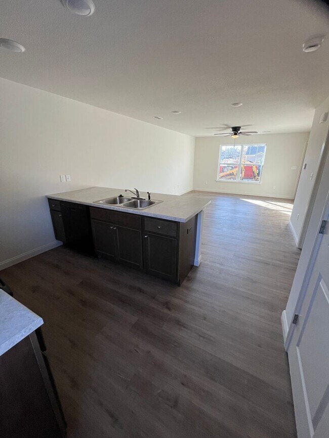 Foto del edificio - Newly Constructed Duplex