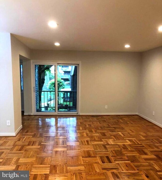 Building Photo - 14 Stonehenge Cir