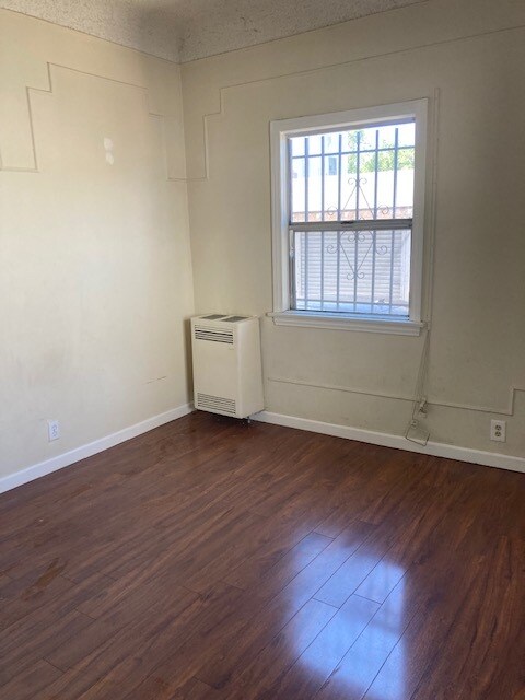 Bedroom - 2515 W 42nd St