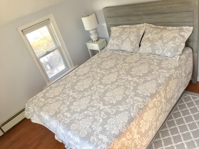 Bedroom 2 - Queen Bed - 209 Amber St