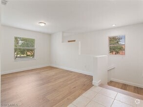 Building Photo - 445 Robin Hood Cir