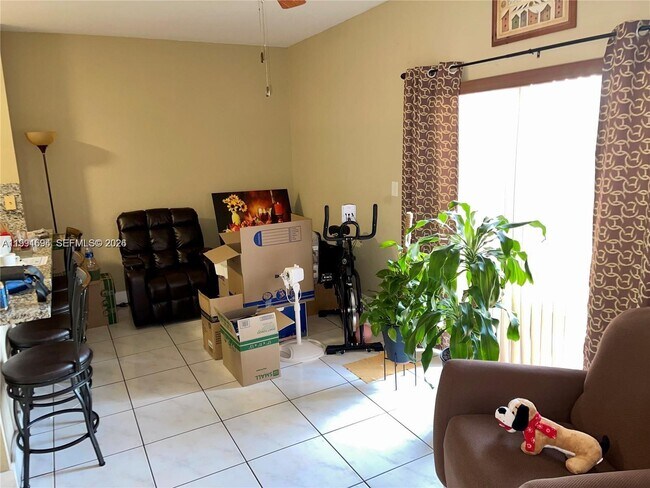 Foto del edificio - 6940 NW 179th St