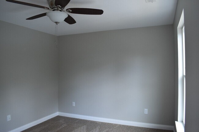 Foto del edificio - Nice 3 Bedroom 1 1/2 Bath Newly Renovated Shelby Park Home!