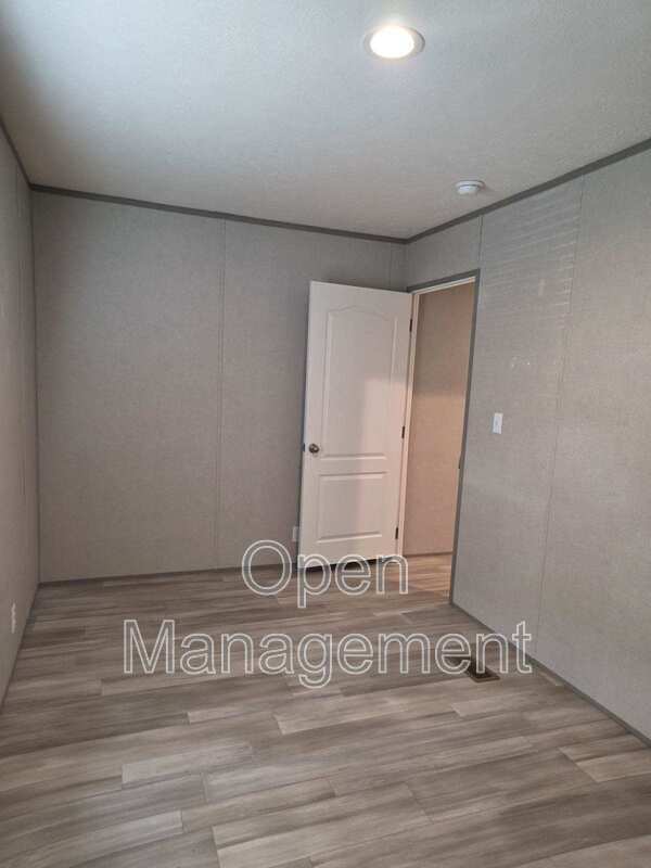 Foto del edificio - 2710 N Farm Rd 137