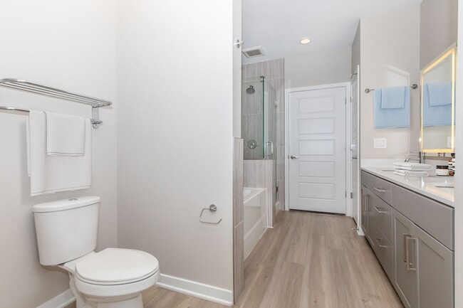 Interior Photo - Onyx North Central