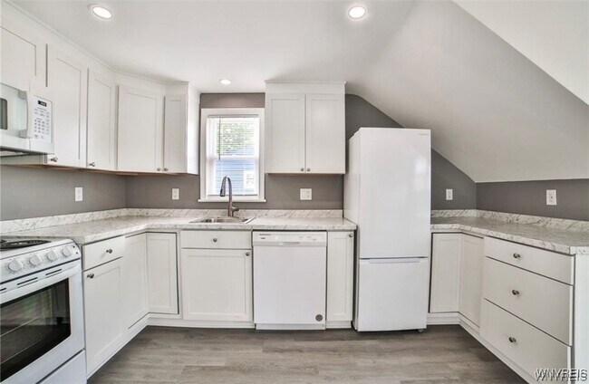 Foto del edificio - 156 Hoover Ave