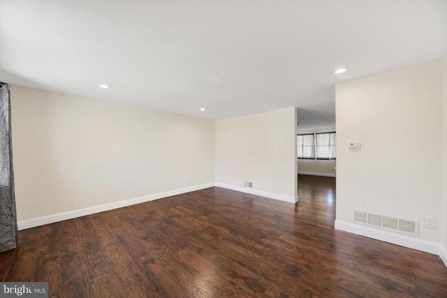 Foto del edificio - 7834 St Claire Ln