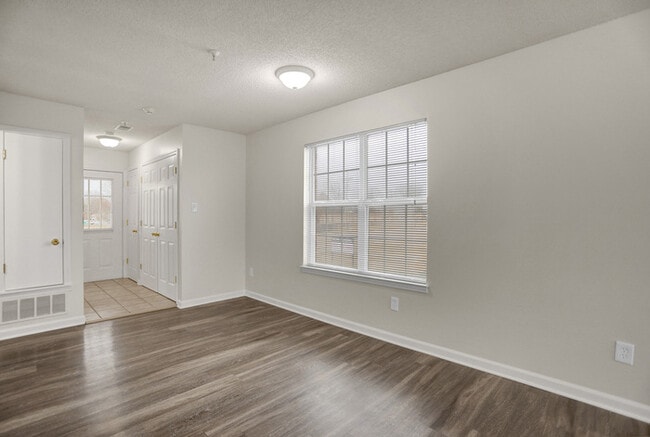 Building Photo - 818 Barrington Woods Cove