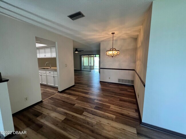 Building Photo - 34 Sea Harbor Dr W