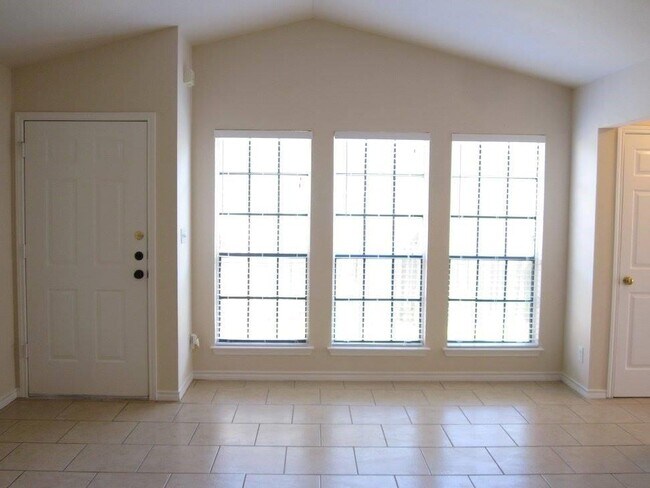 Foto del edificio - 8811 Clearbrook Trail