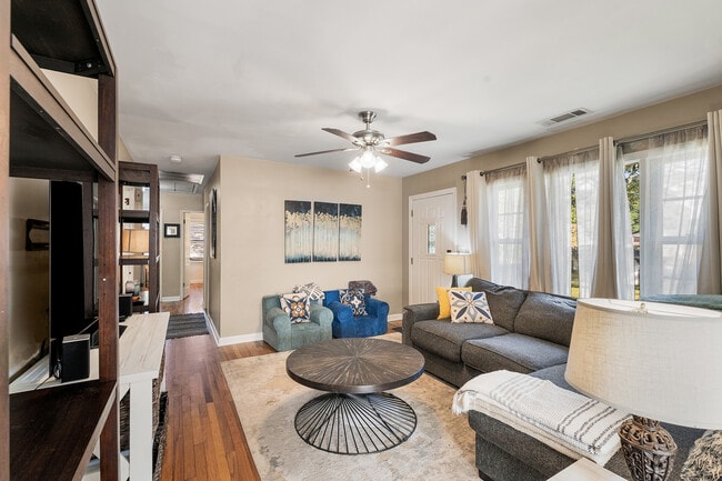 Building Photo - 2975 Catalina Dr