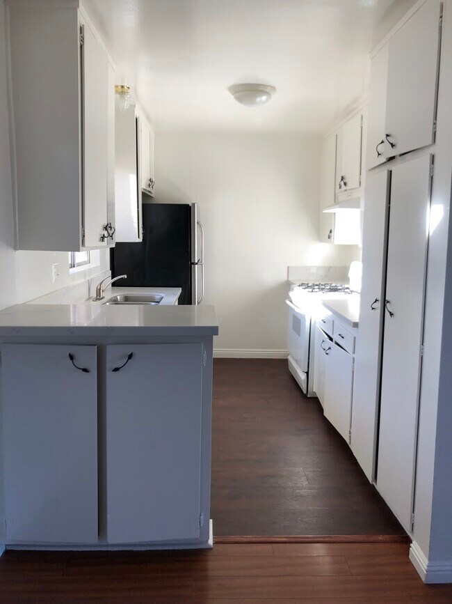 Cocina - 1401 N Kingsley Dr