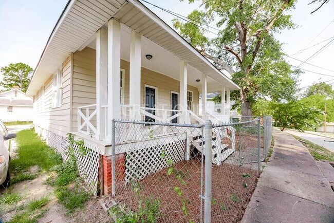 Building Photo - REDUCED! - HOLIDAY SPECIAL! SIGN A LEASE B...