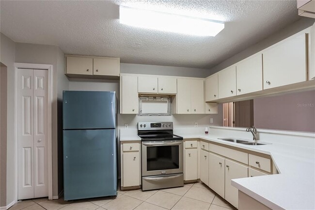 Building Photo - 5499 Moon Valley Dr