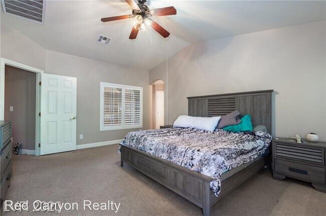 Foto del edificio - 4 br, 3 bath House - 8462 Gardena Hills Ave.