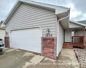 Building Photo - 1608 S Campbell Trail