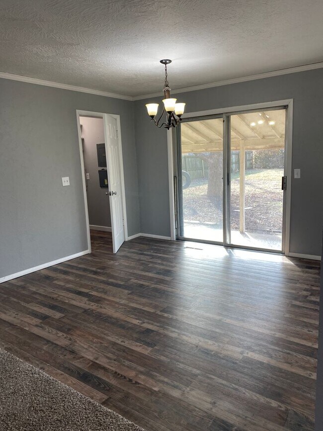 Foto del edificio - 3 bedroom/1.5 bathroom house/2 car garage