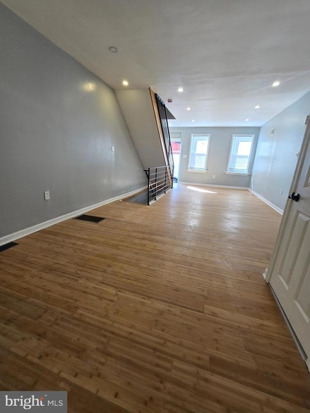 Building Photo - 3513 Mt Vernon St