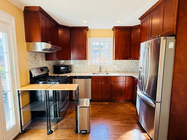 Foto del edificio - Great 1 Bedroom Home With In Unit Laundry and Private Patio in Menlo Park