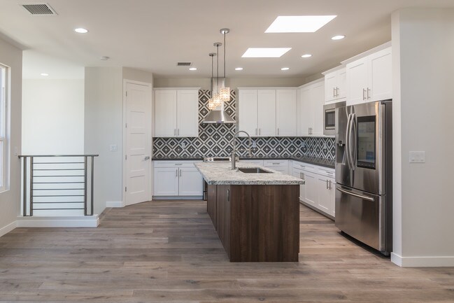 Foto del edificio - 1214 W 5th St