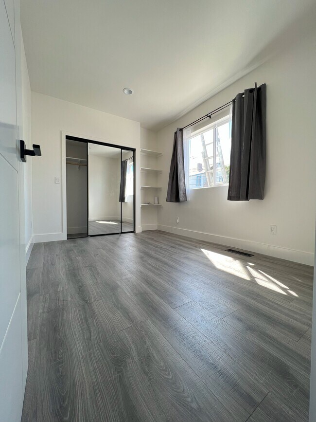 Building Photo - 1618-1612 12th Ave