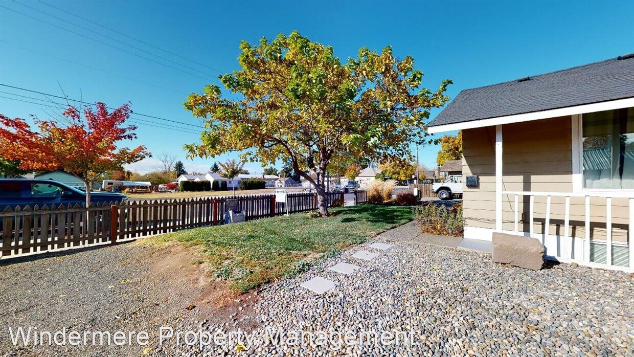 Building Photo - 2 br, 1 bath House - 817 1/2 S College Ave