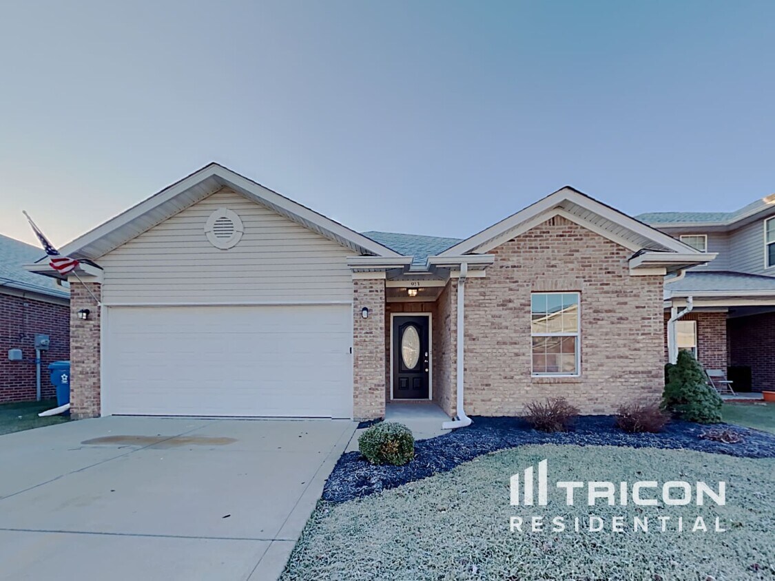 Foto principal - 913 Baden Manor Dr