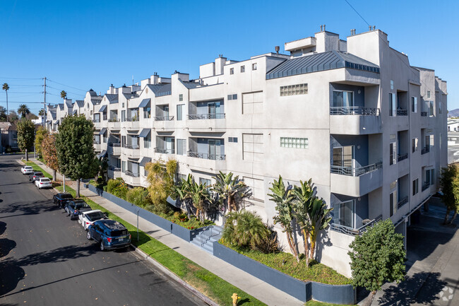 Building Photo - Carlyle Condominiums