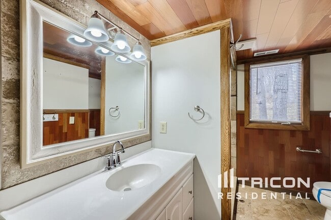 Foto del edificio - 19386 King Cir NW