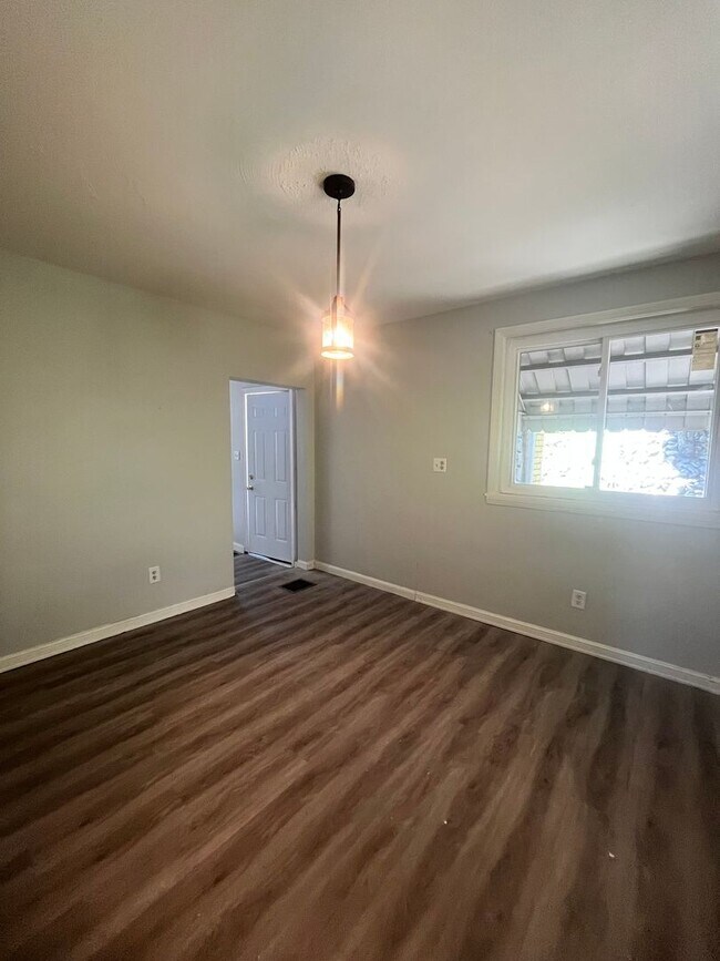 Foto del edificio - 3Bedroom 1Bath Single House