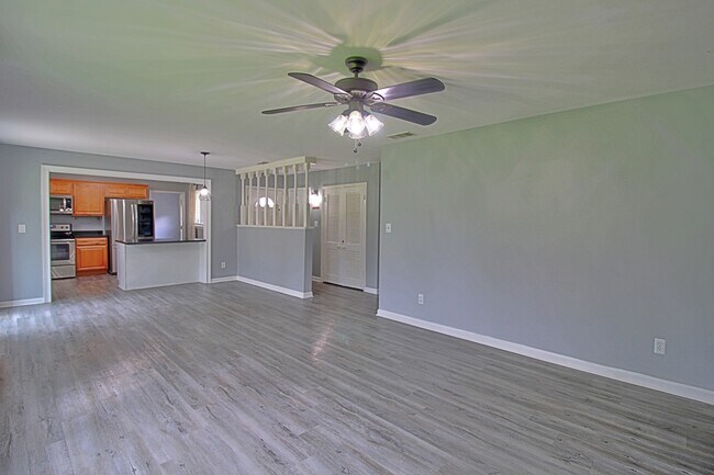 Building Photo - 511 Red Oak Rd