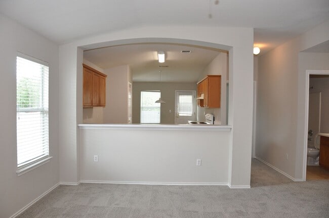 Building Photo - 3 Bedroom with an Office in Del Valle