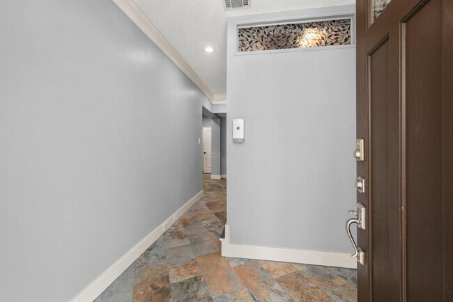 Building Photo - 210 Breezy Way