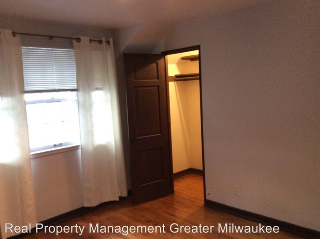 Foto del edificio - 5594-5596 Butternut Ct