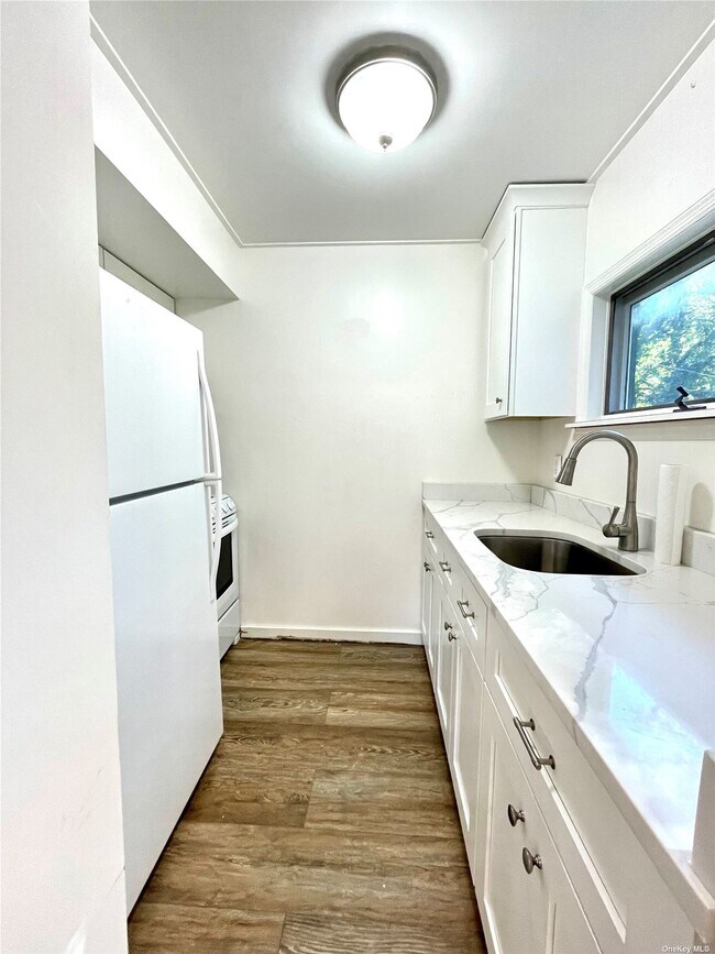 Foto del edificio - 196 Woodhull Rd