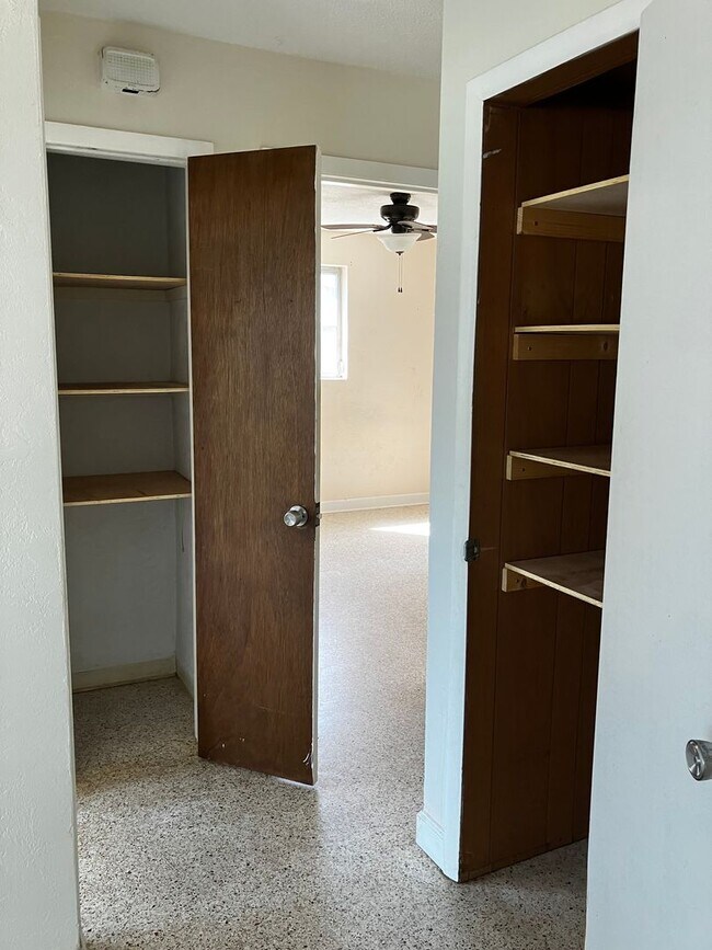 Foto del edificio - 2 Bedroom with fenced in backyard