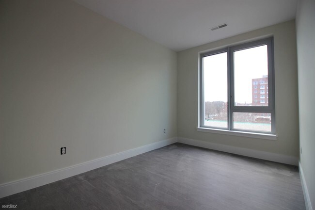 Building Photo - 4 br, 2 bath  - 1065 Tremont St # 18M