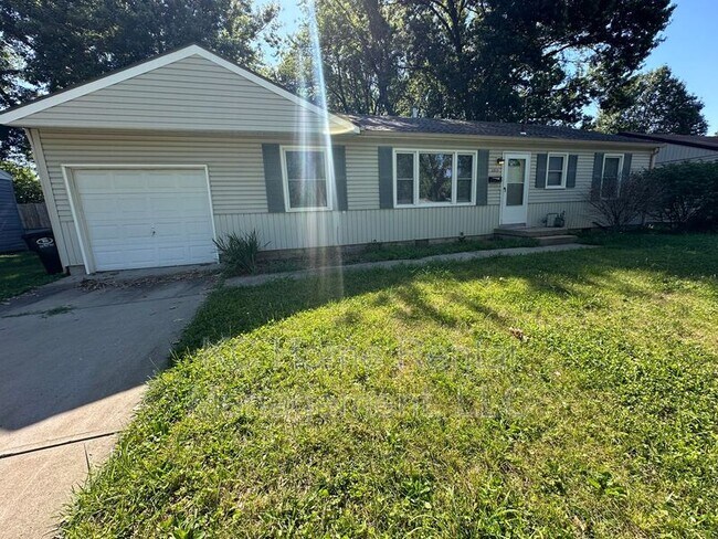 Building Photo - 5911 Farley Ave