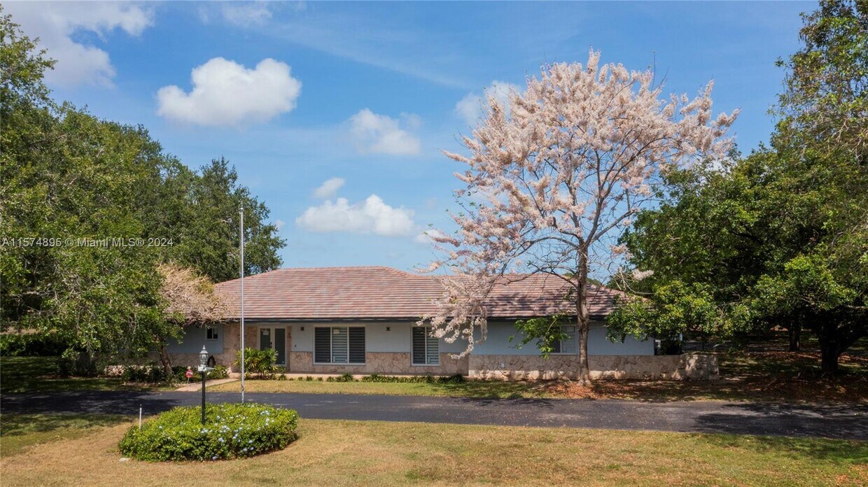Foto principal - 24901 SW 157th Ave