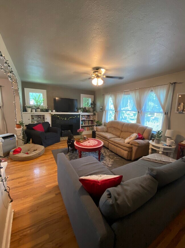 Foto del edificio - 1573 Glencoe St