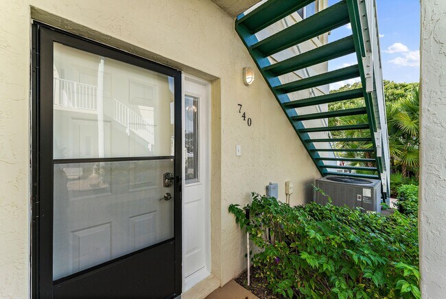 Building Photo - 740 Bella Vista Ct S