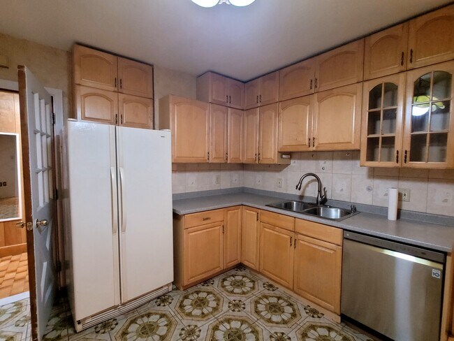 Kitchen - 12 Milton Ave