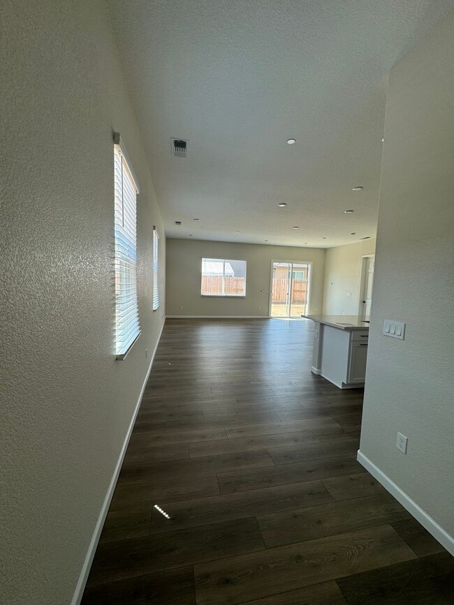 Building Photo - 8260 Honor Ct