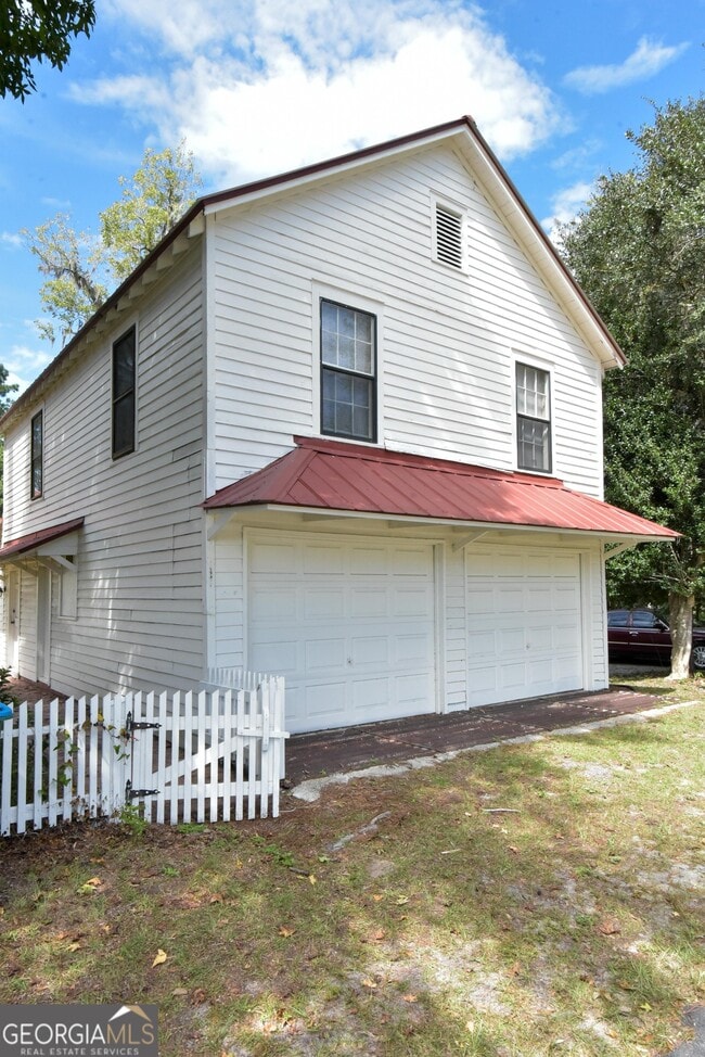 Building Photo - 302 Jefferson St